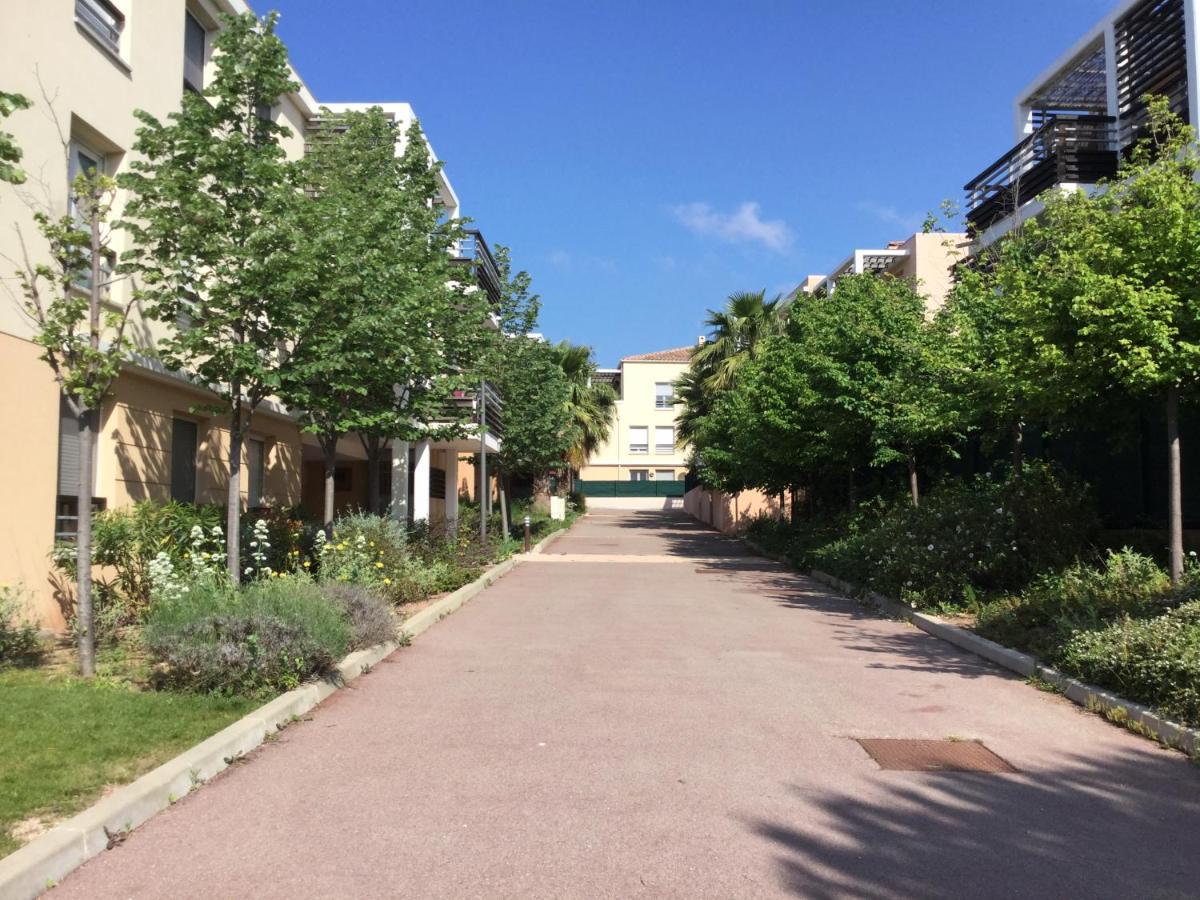 Appartement Appt 6 pers piscine parking clim à Fréjus Extérieur photo